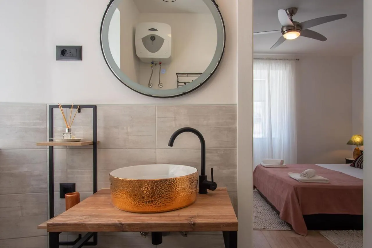 Premium Zec Apartment Pag Town 0*,